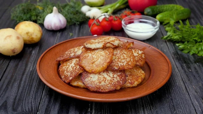 Deruny (Ukrainian Potato Pancakes)