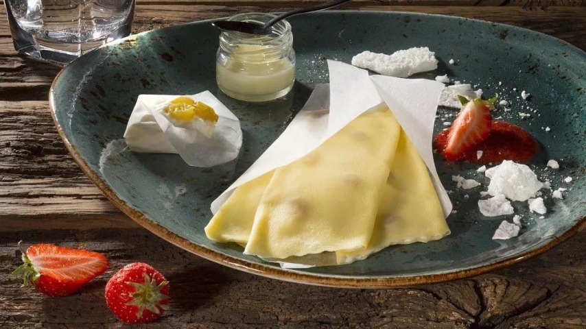 Nalistniki with Cottage Cheese Filling