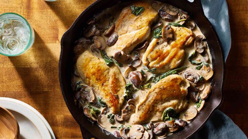 Creamy Garlic Mushroom Chicken Skillet