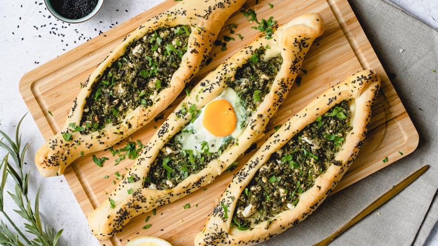 Pide de Espinacas, Cerezas y Queso Feta