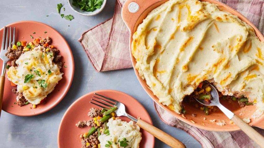 Classic Shepherd's Pie with Creamy Mashed Potatoes