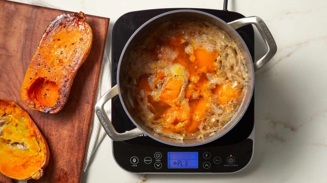 Sopa cremosa de calabaza asada con leche de coco y jengibre
